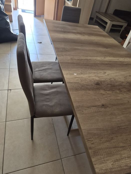 Mesa com 6 cadeiras