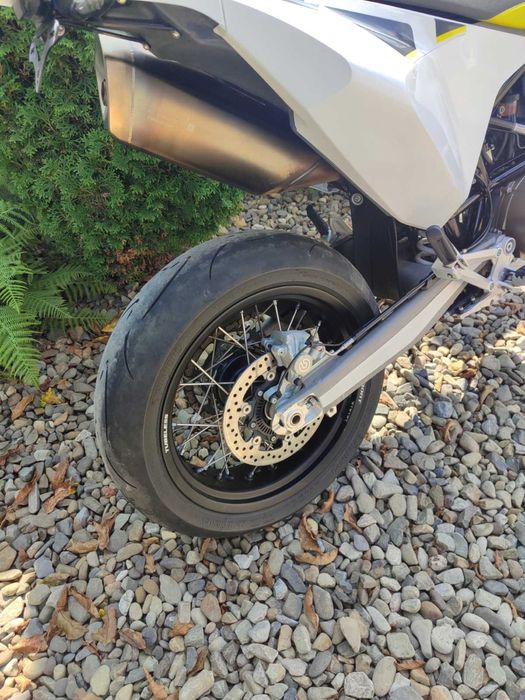 Мотоцикл Husqvarna Super Moto 701