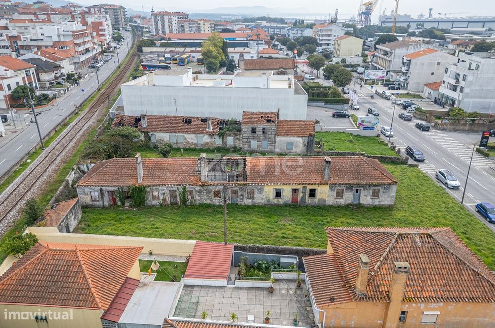 Terreno com 5 Artigos Urbanos – Areosa, Viana do Castelo