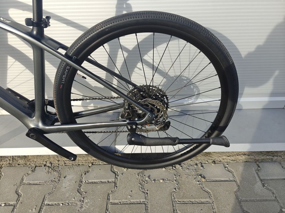 2xTrek FX4+  Sport karbon rozmiar S Shimano Cues 10s