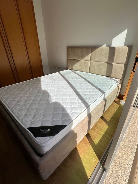 Vendo cama king com colchao como nova