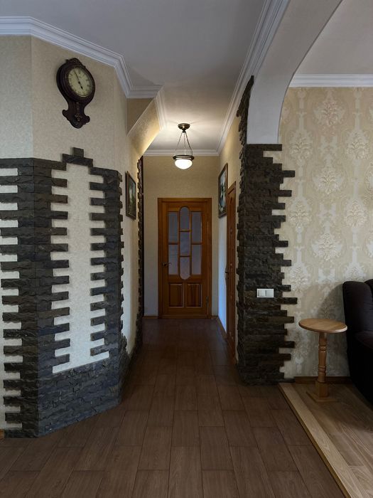 Продам одноповерховий будинок  на дві сім'ї, м.Бровари