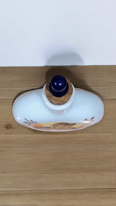 Duża porcelanowa tabakiera Bernard