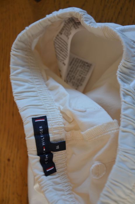 spodenki Tommy Hilfiger jasne r. 86