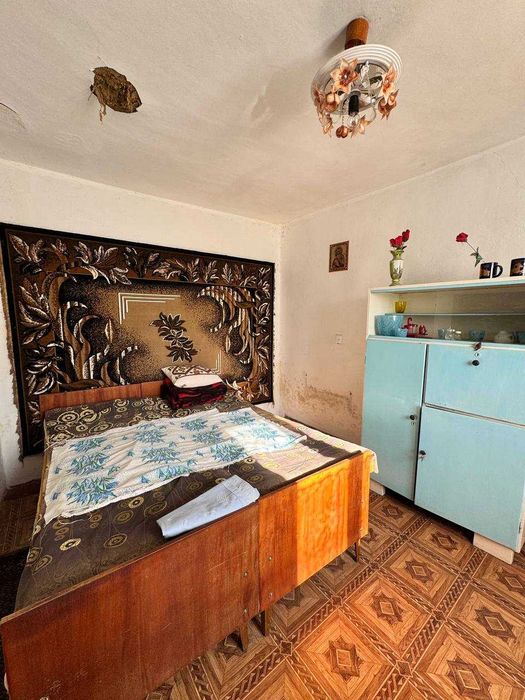 Продаж будинку з гаражем