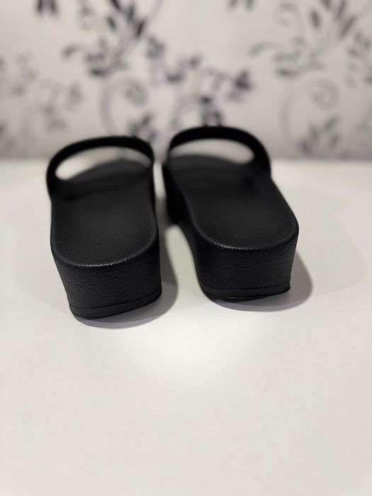 Жіночі шльопанці Karl Lagerfeld, 39р