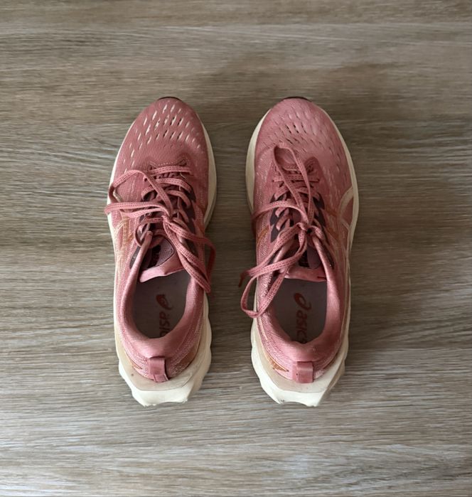 Кроссовки  asics Novablast 2 p 40.5 оригинал