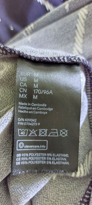 Vestido azul de corte clássico