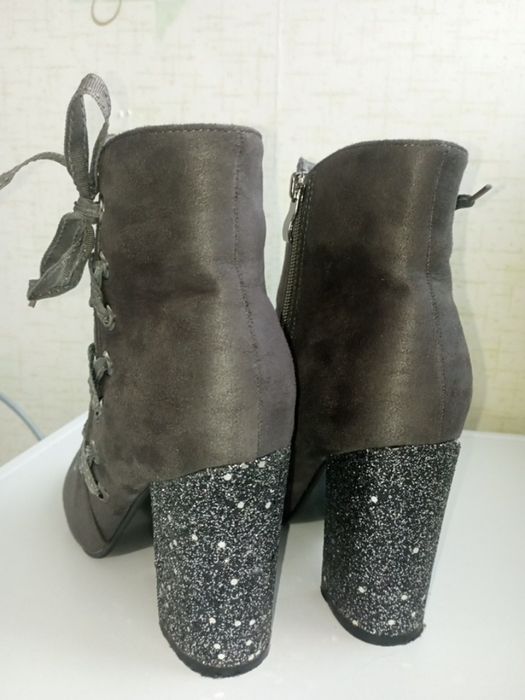 Чобітки  жіночі 40 розмір