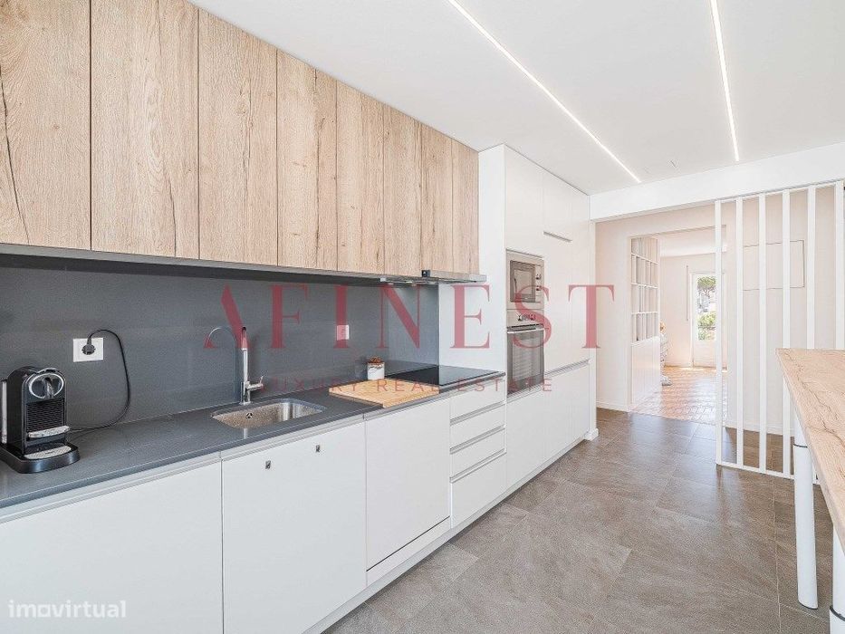 T2 Remodelado em Alcabideche | Pronto a Habitar | Nascente/Poente |