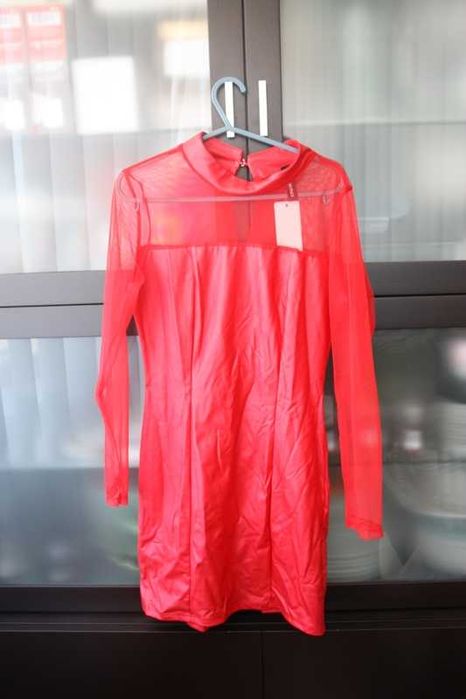 Vestido vermelho Made in Italy tule nas mangas tamanho XS