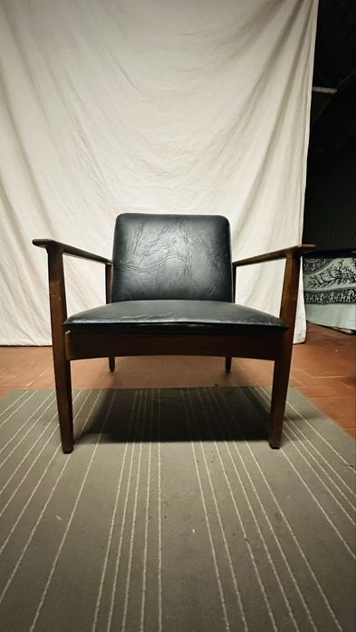 Cadeirão vintage + apoio de pés – anos 60