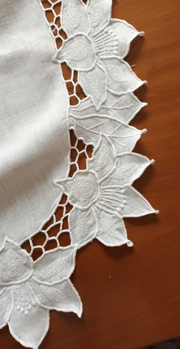 Napron em linho bordado