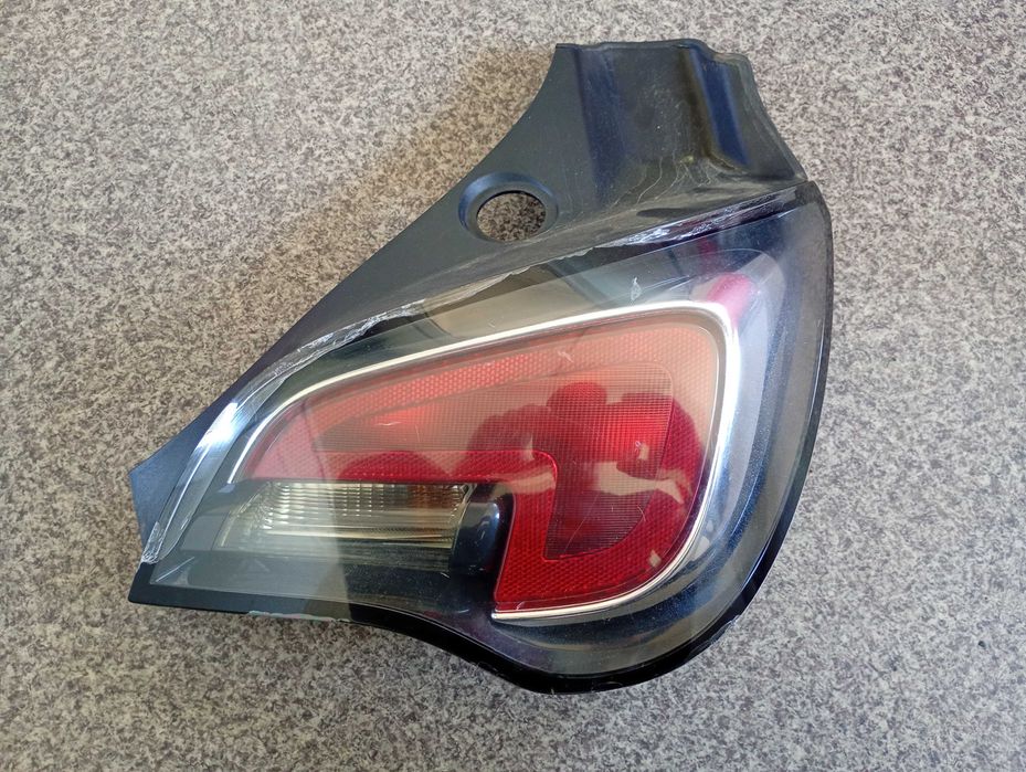 Lampa w błotnik prawy tył Opel Adam Europa