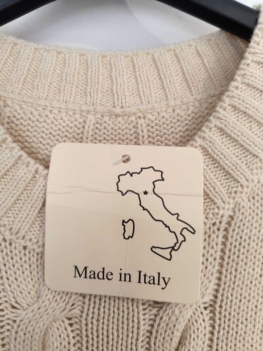 -> WYPRZEDAŻ ZIMOWA - Sweterek z warkoczowym splotem – Made in Italy