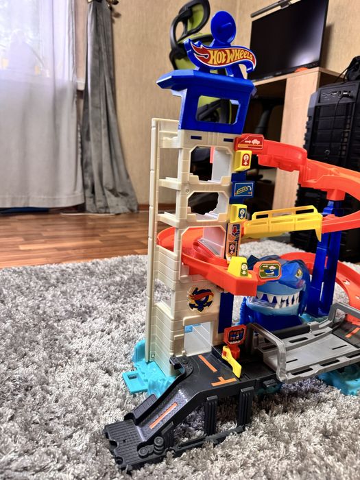 Паркінг Hot wheels, трек