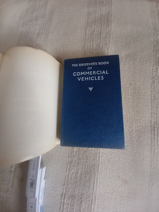 Livro sobre camiões antigos americanos