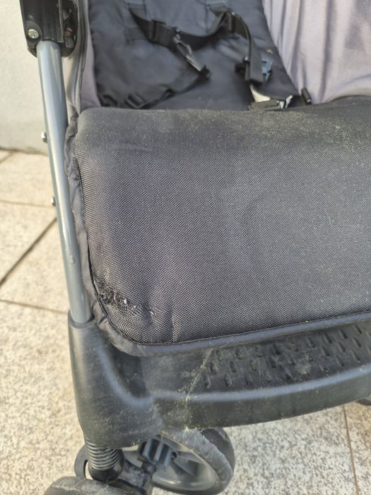 Carrinho de Passeio Compacto (Preto/Cinzento) – Muito Prático e Confortável