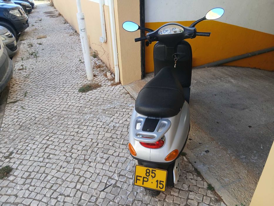 scooter Vespa  2004  COMO NOVA