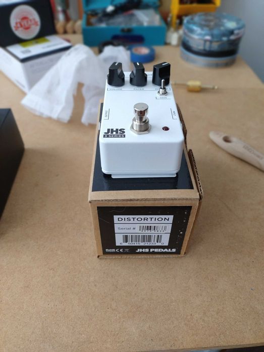 Pedal para guitarra JHS distortion