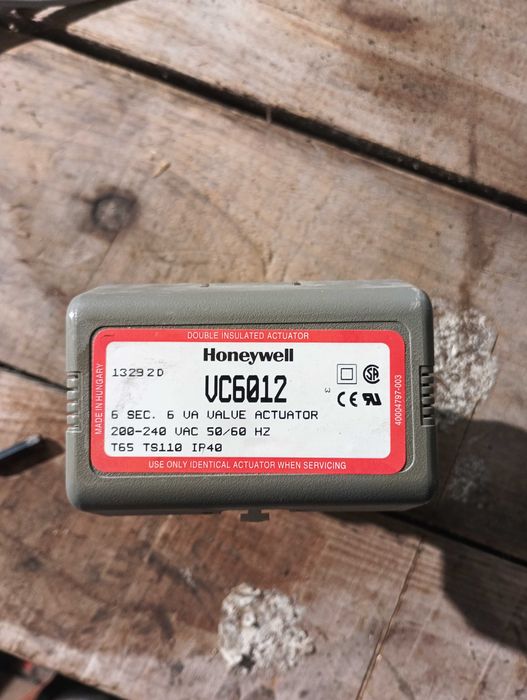 Siłownik zaworu dzielącego Honeywell VC8010ZZ00/U 3-drog. 24V