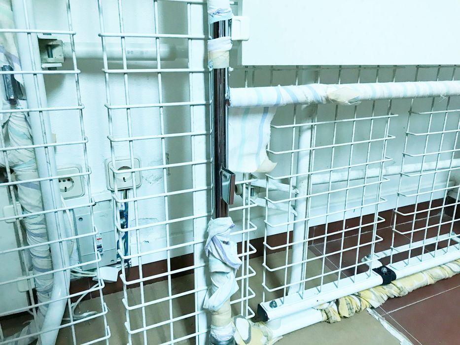 Cama Hospitalar articulada manual com colchão e grades laterais