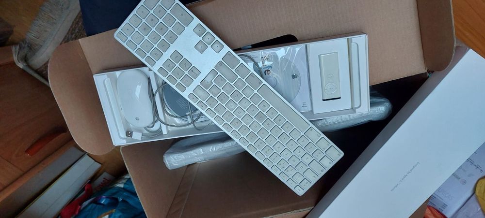 Imac 20 mid 2009 fonte de alimentação queimada. para arranjar ou peças.