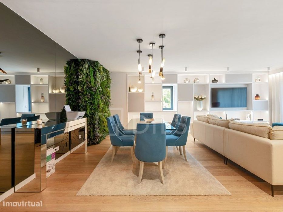 Apartamento T3, com área 150 m2,com 2 boxes, no Monte Estoril