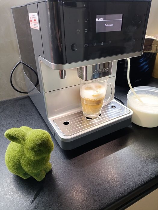 Продам кавомашину Miele CM63