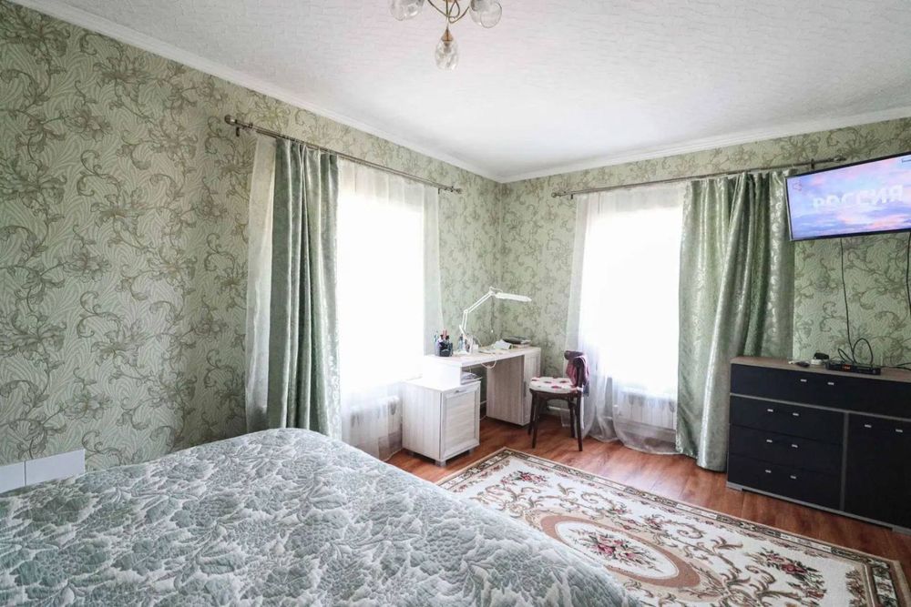 Продам будинок біля ставку