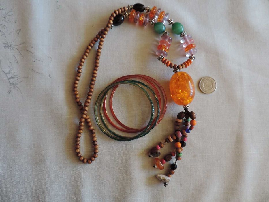 Wisior z bursztynem i bransoletki