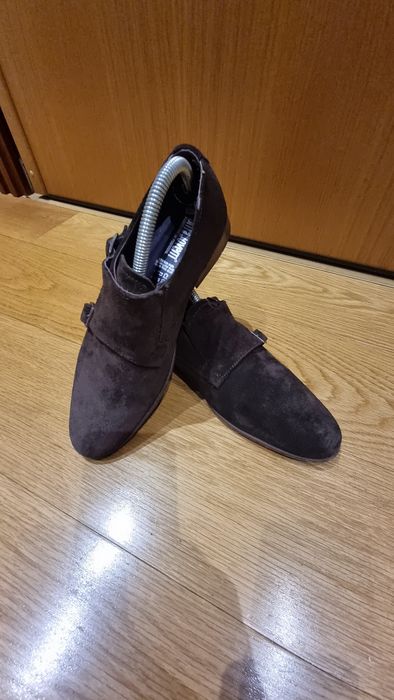 Sapatos em camurça