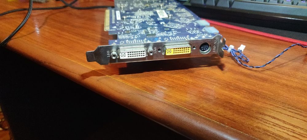 Gráfica ASUS En9800GT