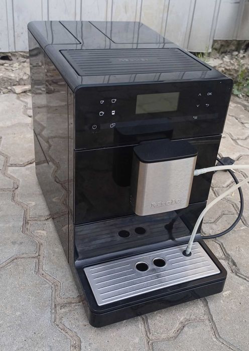 Кофемашина кофеварка Миле Miele CM 5310 черная с текстовым меню б/у