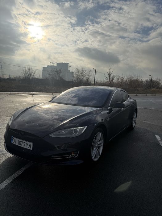 Тесла модел с 85кв перфоменс