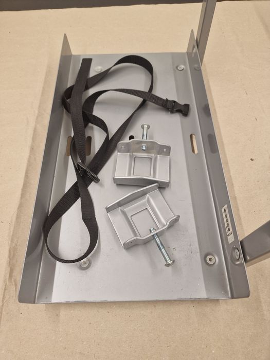 Suporte para PC torre ikea