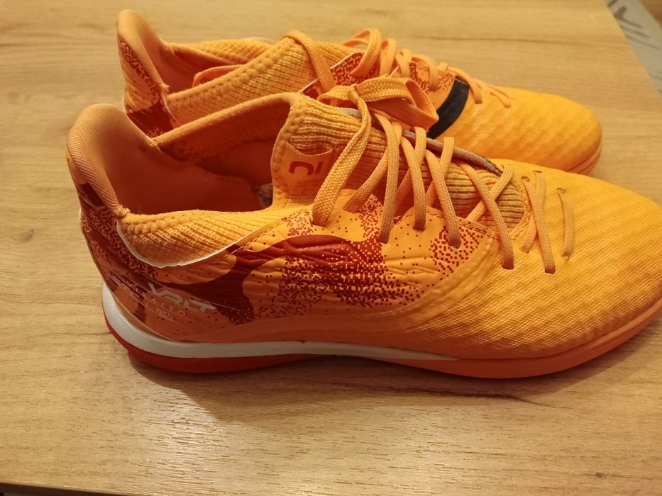Buty sportowe halówki 39 KIPSTA