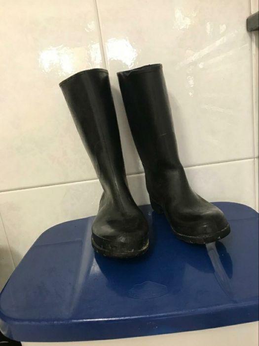 Dois pares de Galochas de borracha