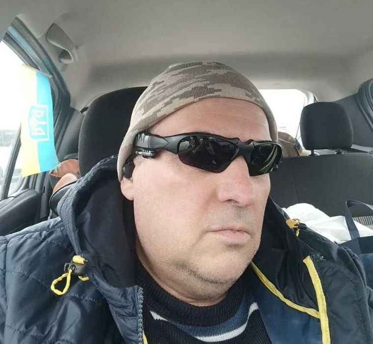 Очки со стереонаушниками и микрофоном