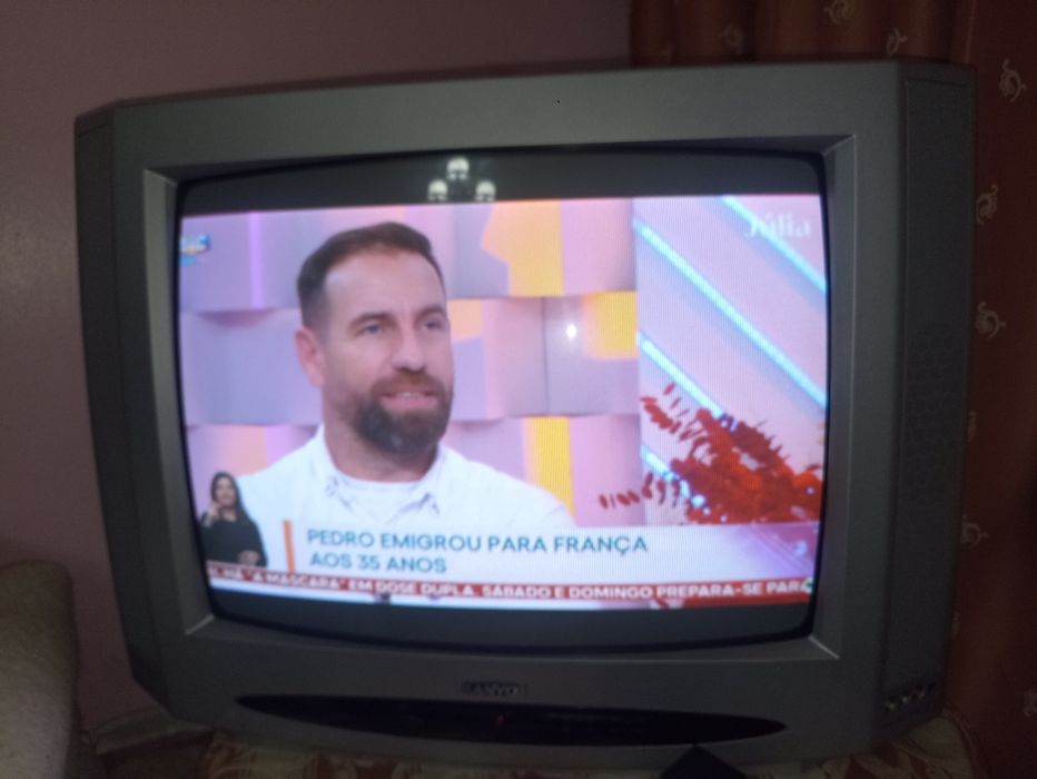 Televisão Sanyo  com comando