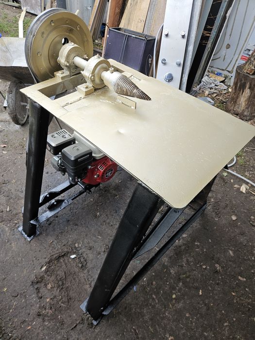 Łuparka świdrowa spalinowa do drewna 7.5km rębak