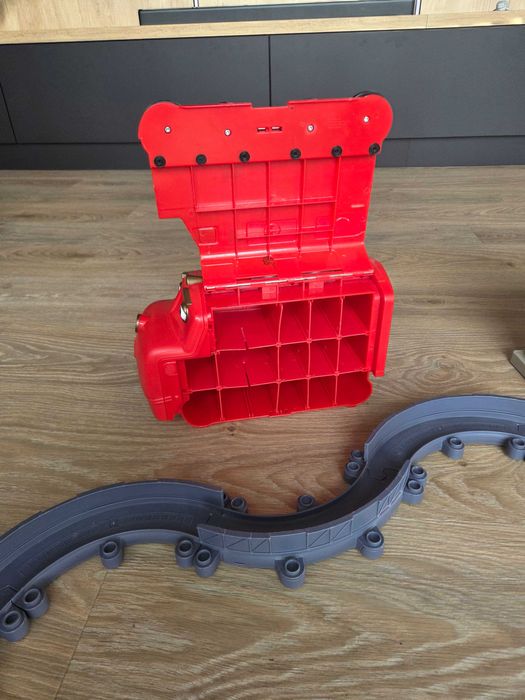 Stacyjkowo Stacja z torami + 40 Pociągów + Walizka Wilson