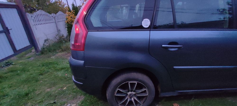 Разбираю citroen c4 picasso 2,0hdi 2007г