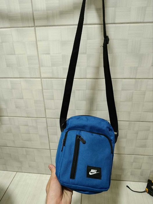синяя сумка через плечо Nike Elemental.