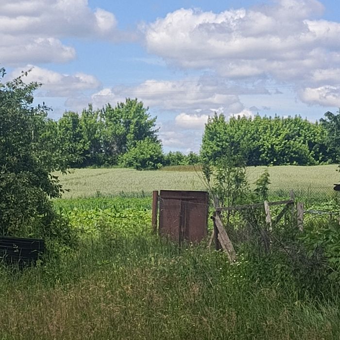 Продається маленький компактний будинок .