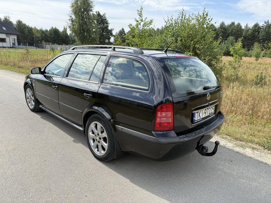 Skoda Octavia Laurin Klement Kombi 1.8 Turbo LPG Musztardowe wnętrze