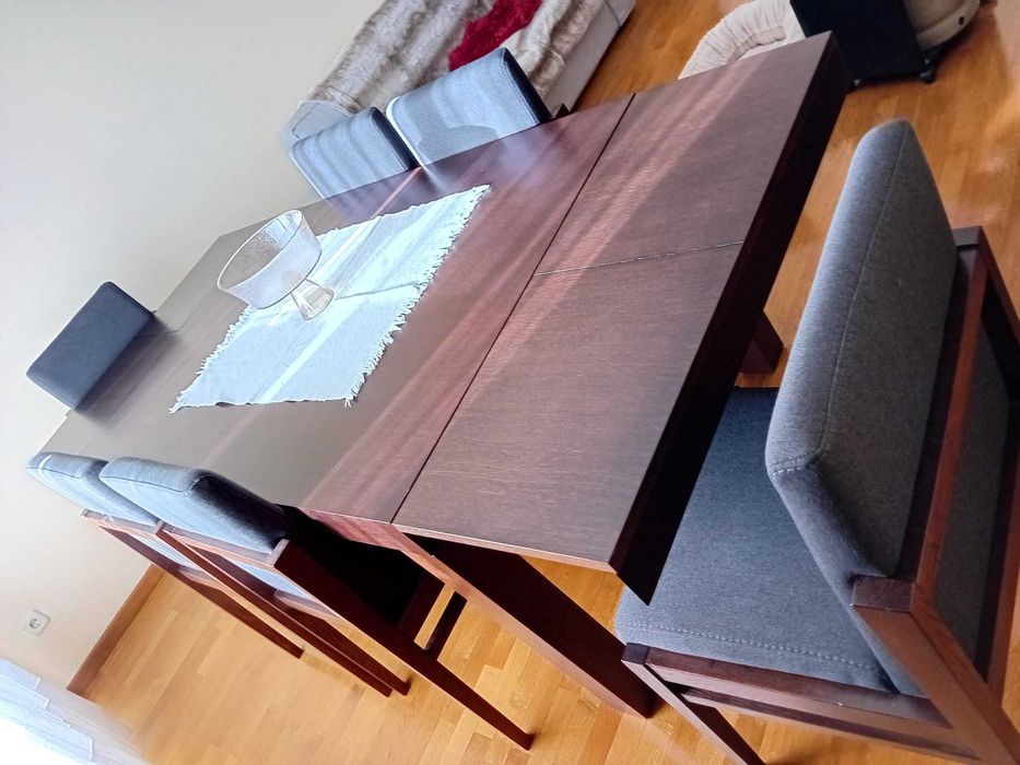 Mesa de Sala e Seis Cadeiras