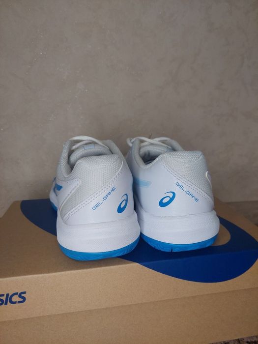 Кросівки Asics для волейболу/тенісу