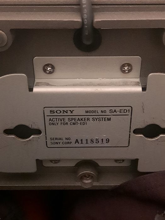 Vendo  aparelhagem Sony  inclui 2 colunas de alto som de  qualidade