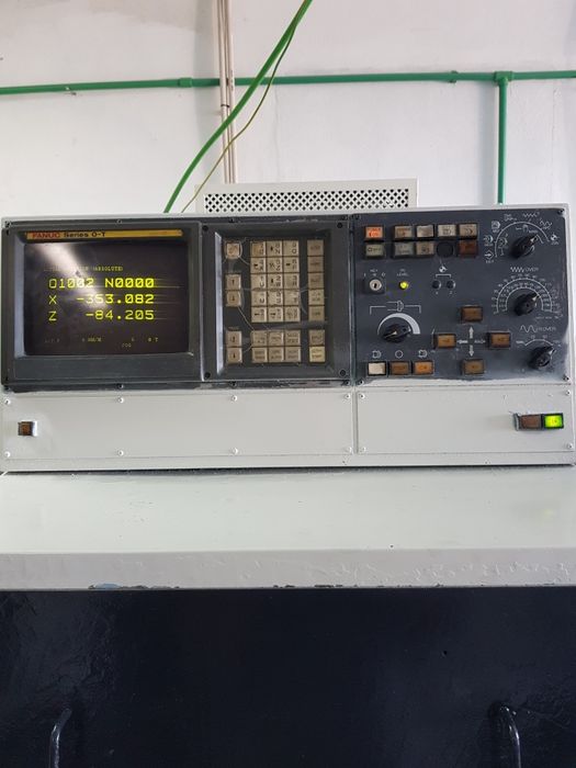 Torno CNC FANUC em bom estado